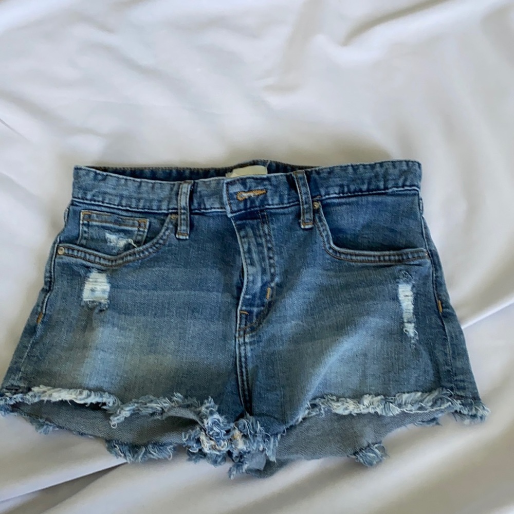 Hm denim shorts size 4. Fits more 0-2